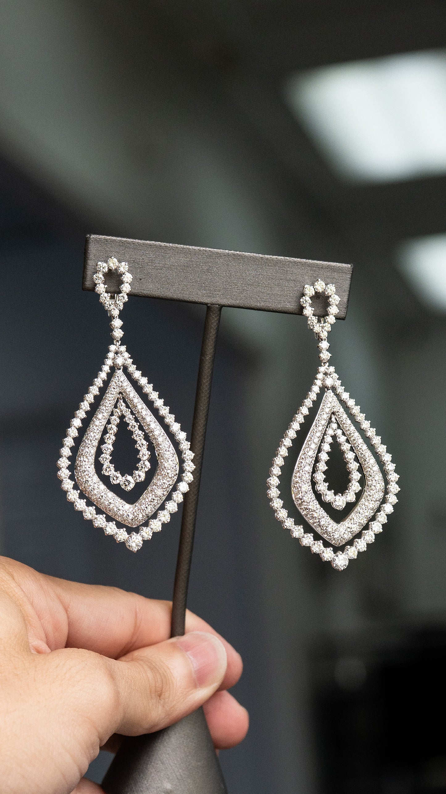 LEO PIZZO 18k White Gold Natural Diamond Drop Earrings Approx 11 CTW