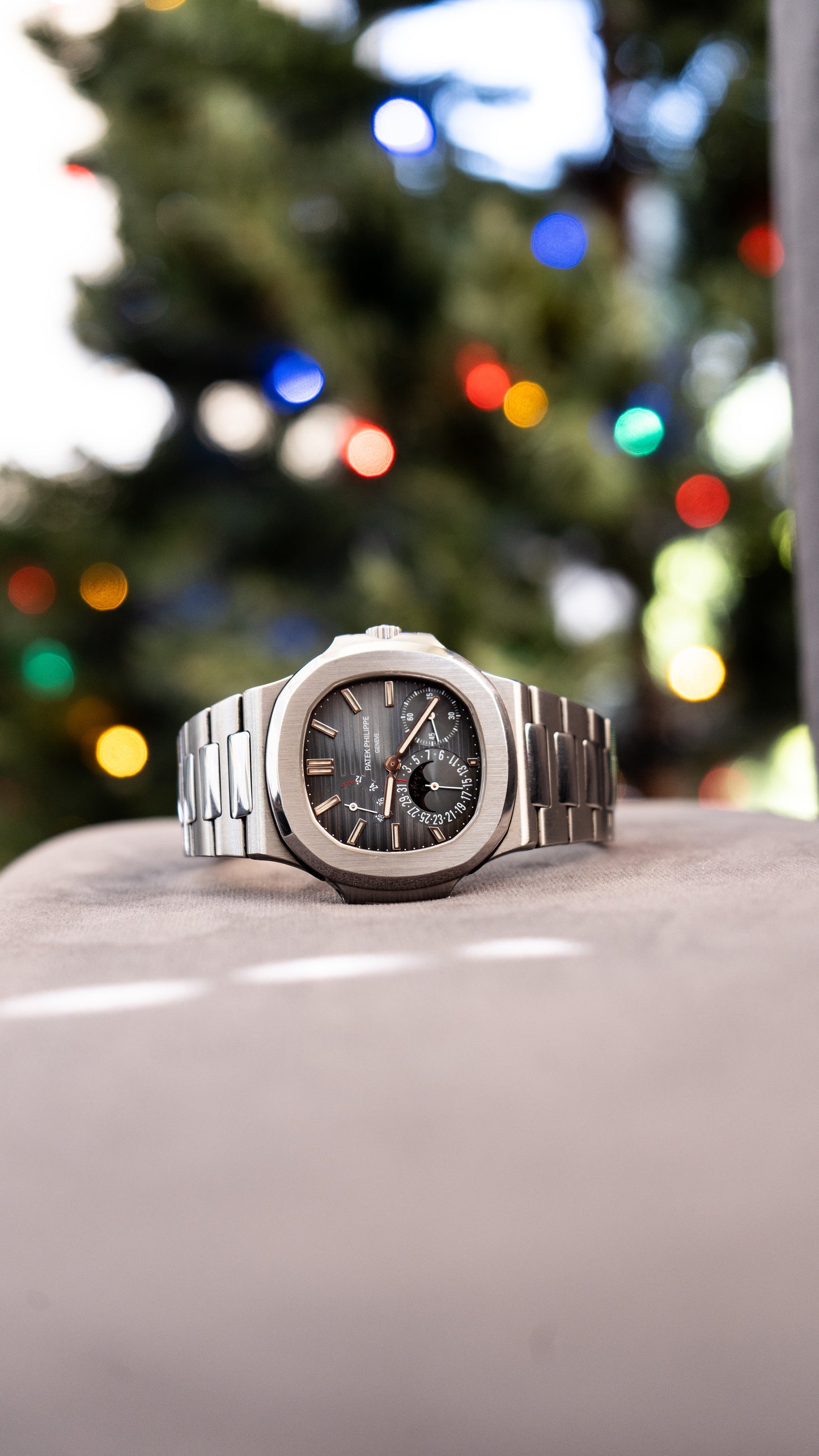 Patek Philippe 5712/1A-001 Moon Phase Watch 2007 with Papers