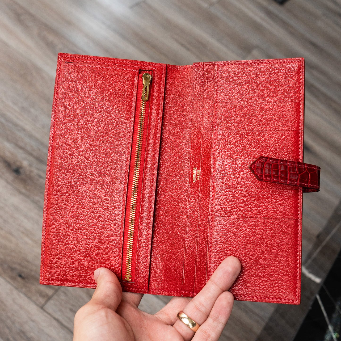HERMES Shiny Alligator Bearn Wallet Geranium