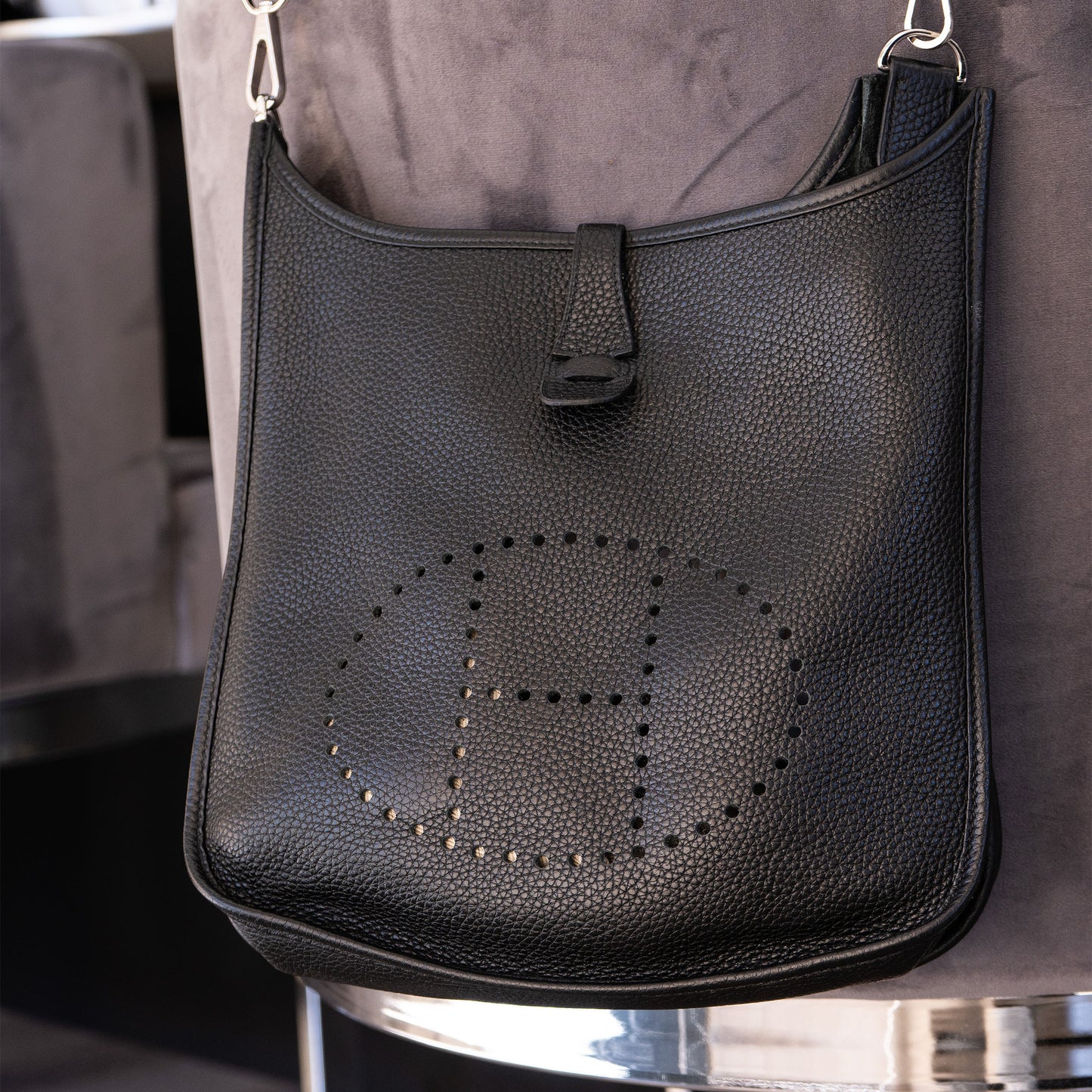 HERMÈS Black Clemence Evelyne Handbag