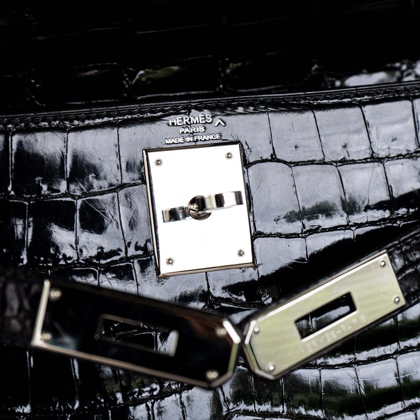 Hermes Kelly 28 Black Crocodile Shiny Porosus Handbag