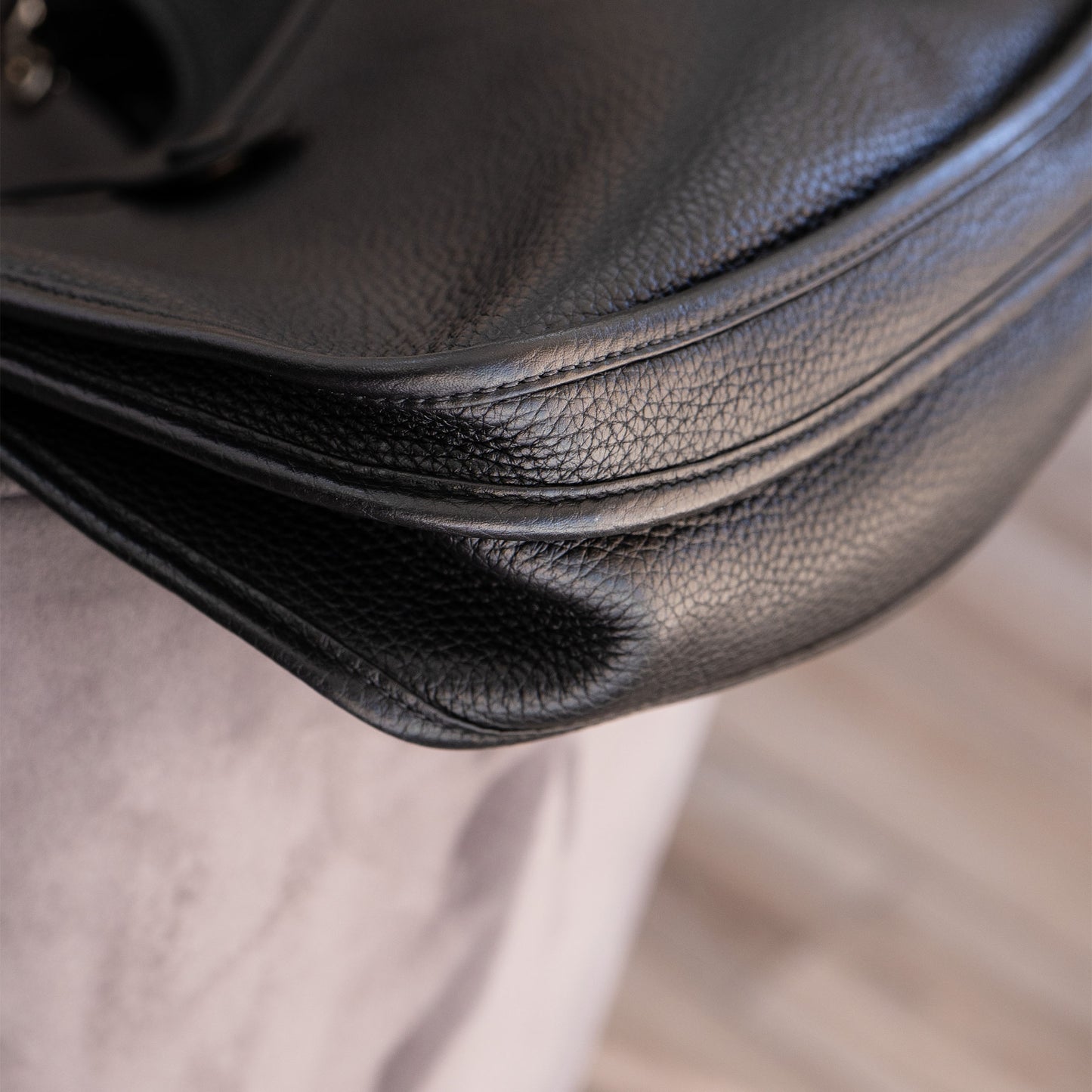 HERMÈS Black Clemence Evelyne Handbag