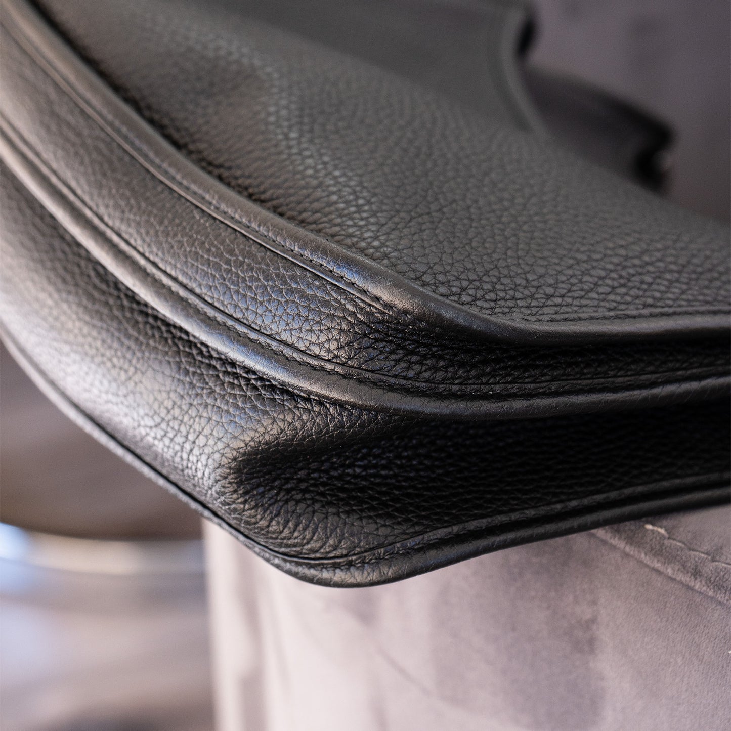 HERMÈS Black Clemence Evelyne Handbag