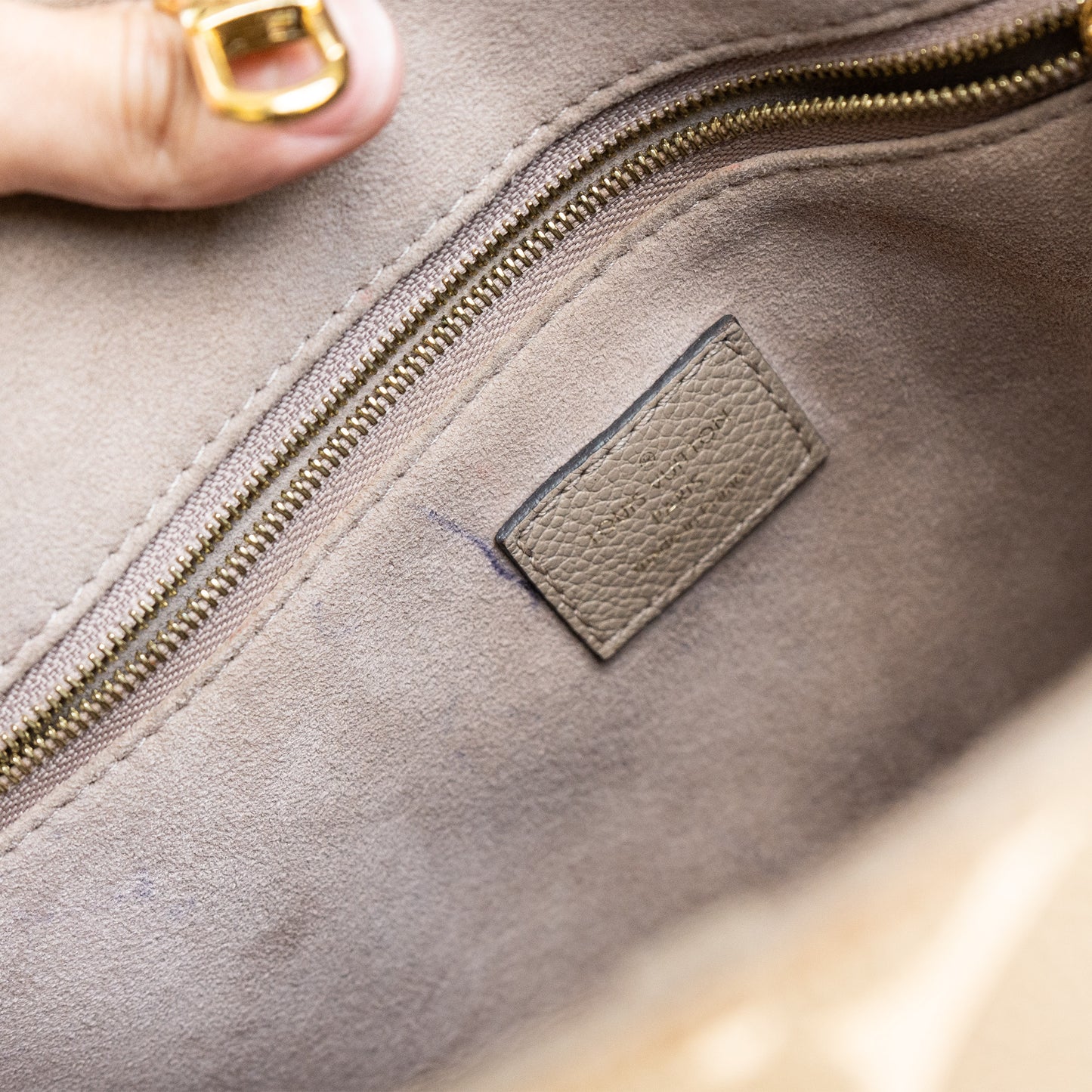 Louis Vuitton OnTheGo BB in Tourterelle Handbag