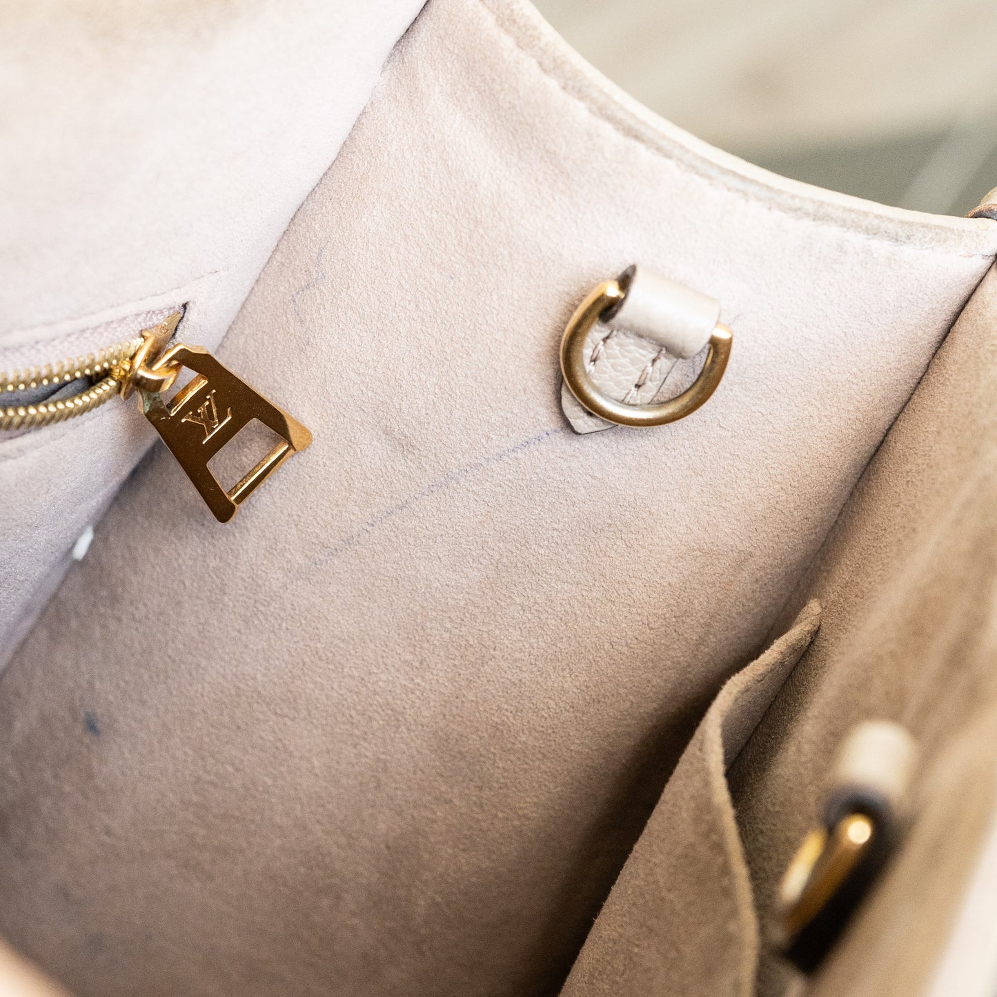 Louis Vuitton OnTheGo BB in Tourterelle Handbag