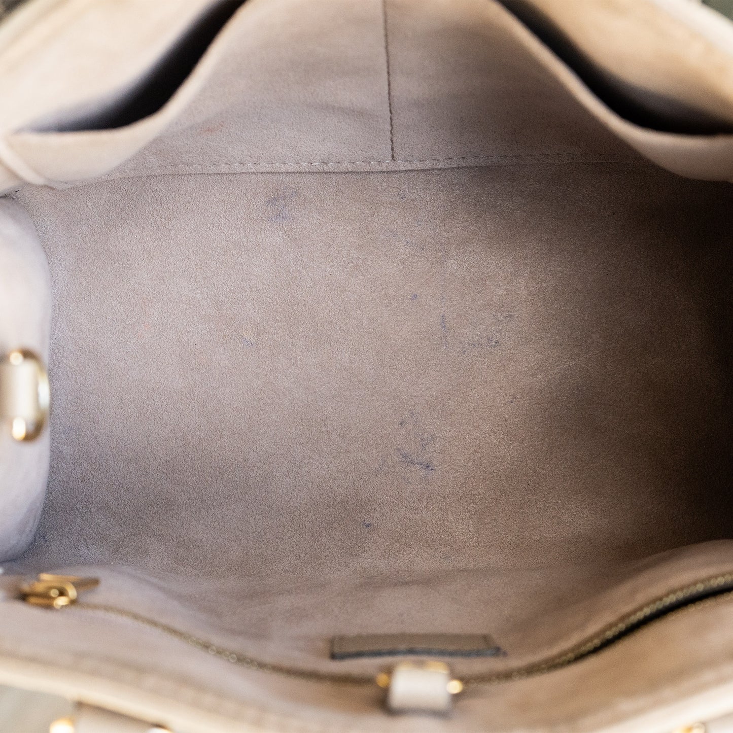 Louis Vuitton OnTheGo BB in Tourterelle Handbag