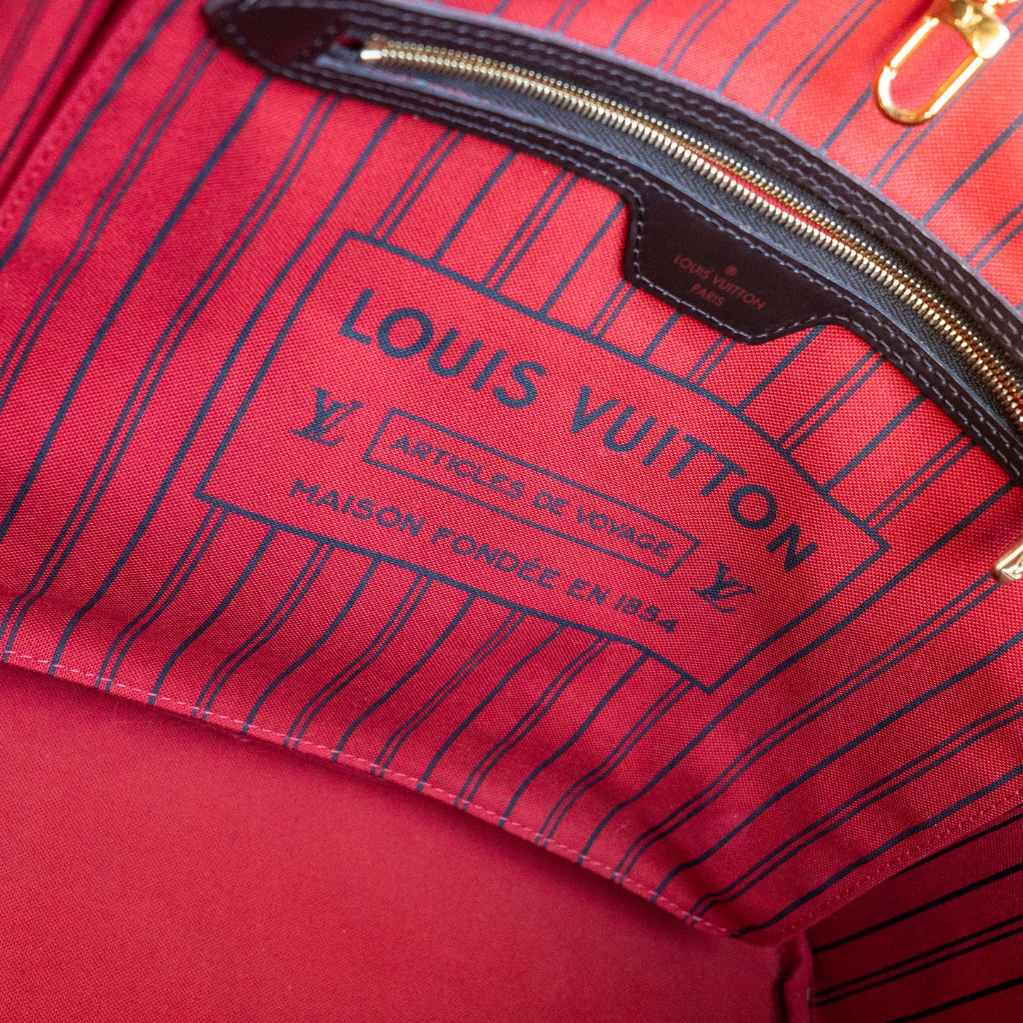 Louis Vuitton Neverfull MM Shoulder Bag