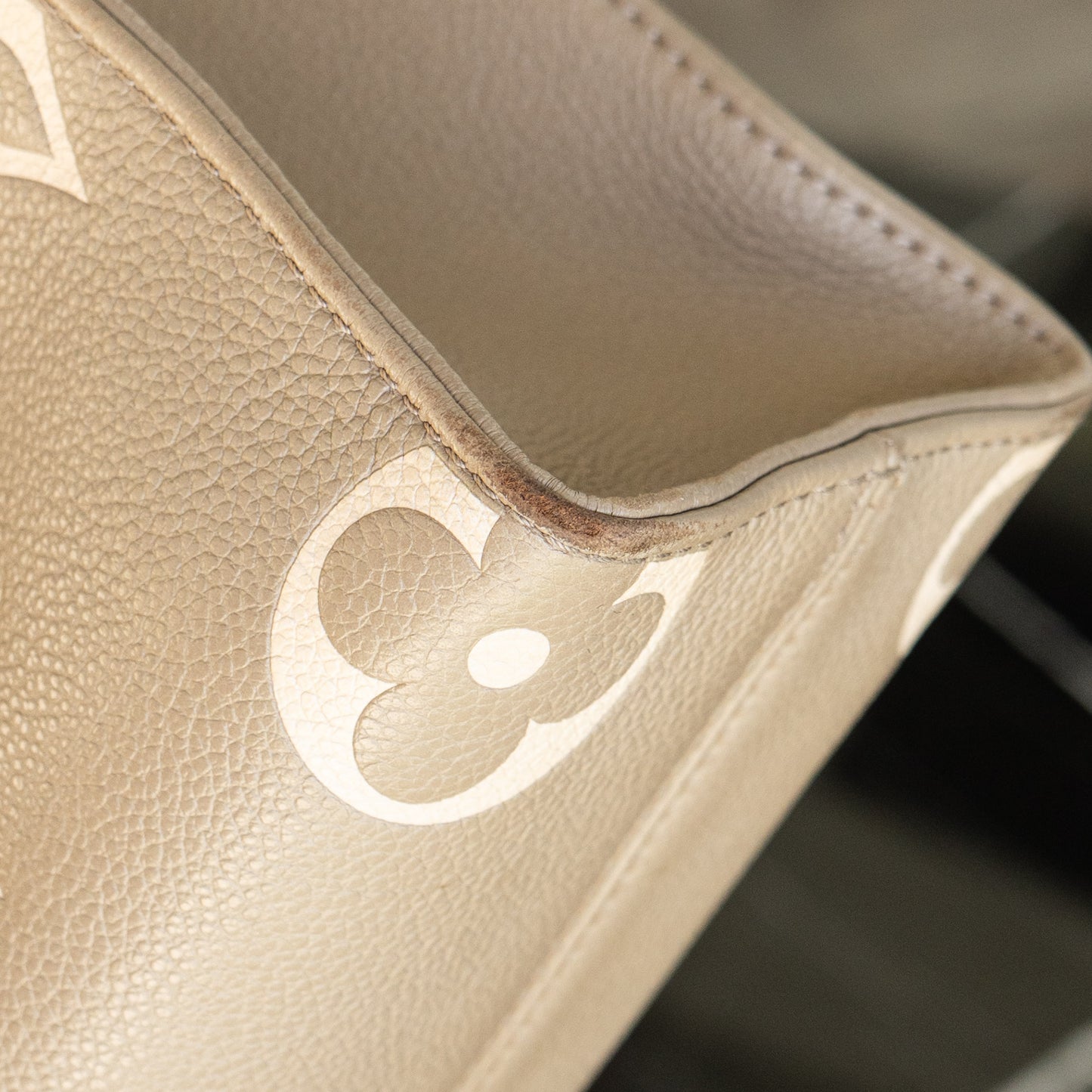Louis Vuitton OnTheGo BB in Tourterelle Handbag