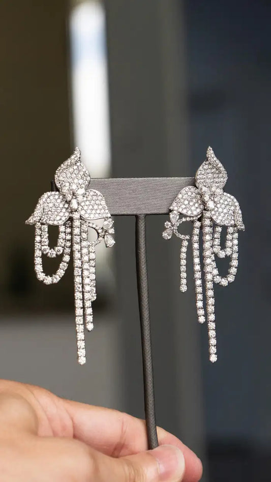 18k White Gold Diamond Dangle Drop Earrings w/ Approx 17.5 CTW